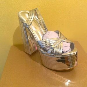 Beautiful heels size 7 brand new!! In the box party time!!.